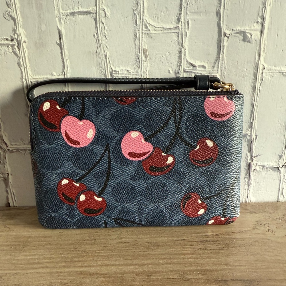 NWT Last chance Price is firm Coach Corner Zip Wristlet In Signature With cherry - Picture 2 of 5